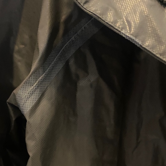 Columbia Men's OutDry Extreme Windrain Waterproof Jacket in black. - Picture 4 of 8